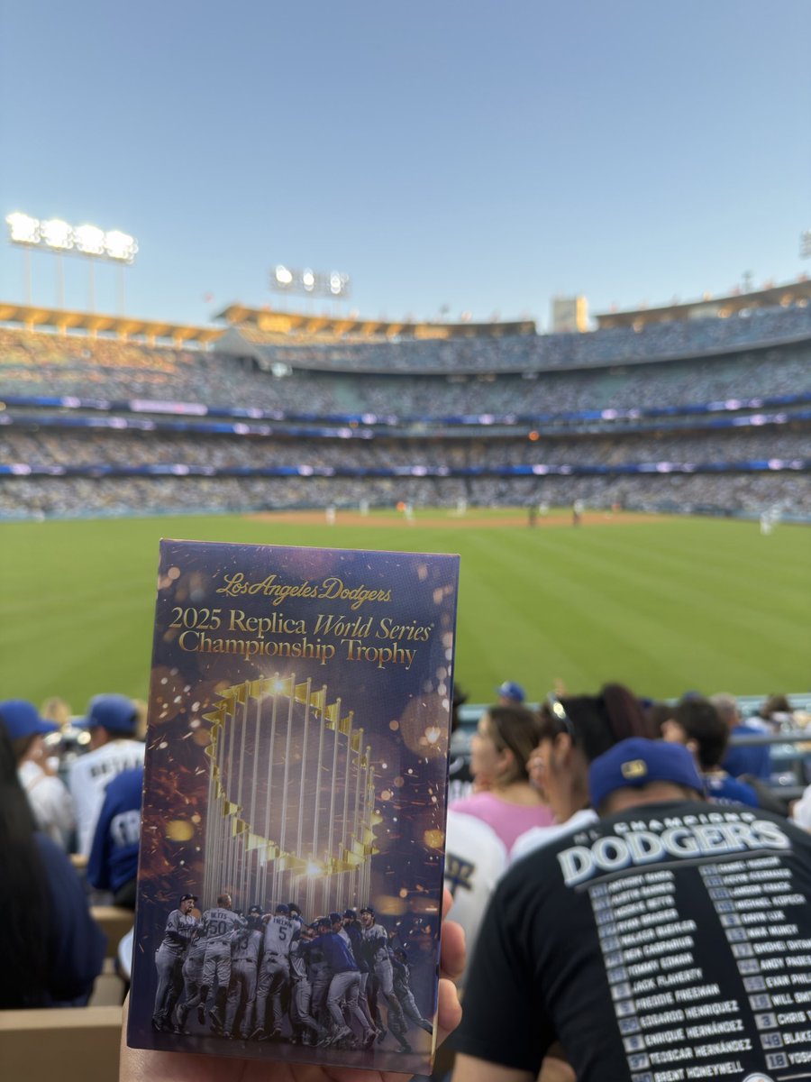 HDub562's tweet photo. Hard to beat this view and WS Trophy SGA for $80 #tickpick https://t.co/8A8rHWUVju