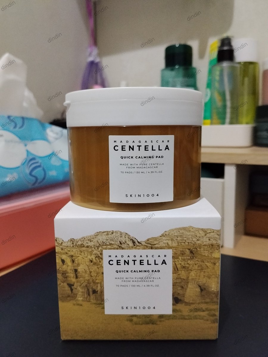 ndahuang's tweet photo. WTS Preloved Skincare, SKIN1004 Madagascar Centella Quick Calming Pad 130ml : 100k  
(baru aku pake dua lembar aja). minat bisa DM aku yaa ^^ https://t.co/CpTScIhi1i
