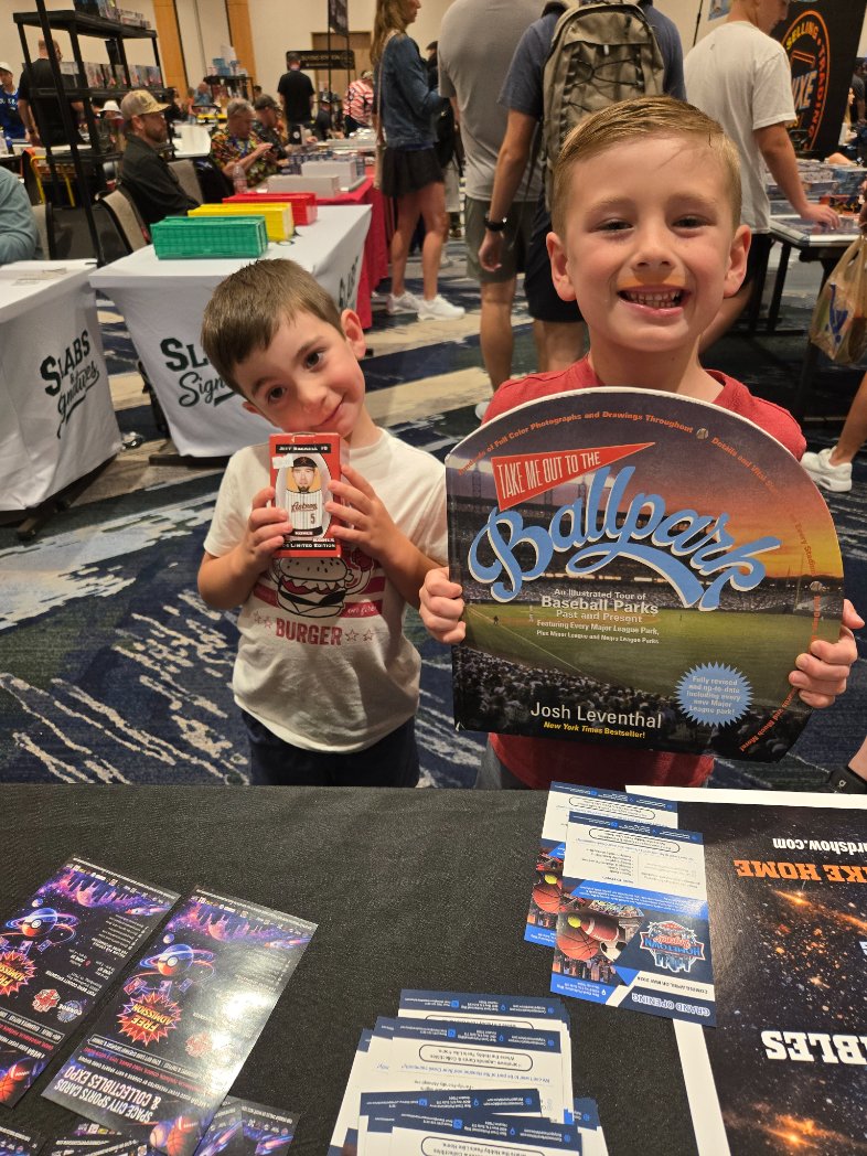 ConroeCardShow's tweet photo. What a crazy busy day today at the Conroe Sports Cards &amp; Collectibles Show ! We enjoyed seeing everyone! Stop by tomorrow for day 2! https://t.co/EsTQAYCeSa