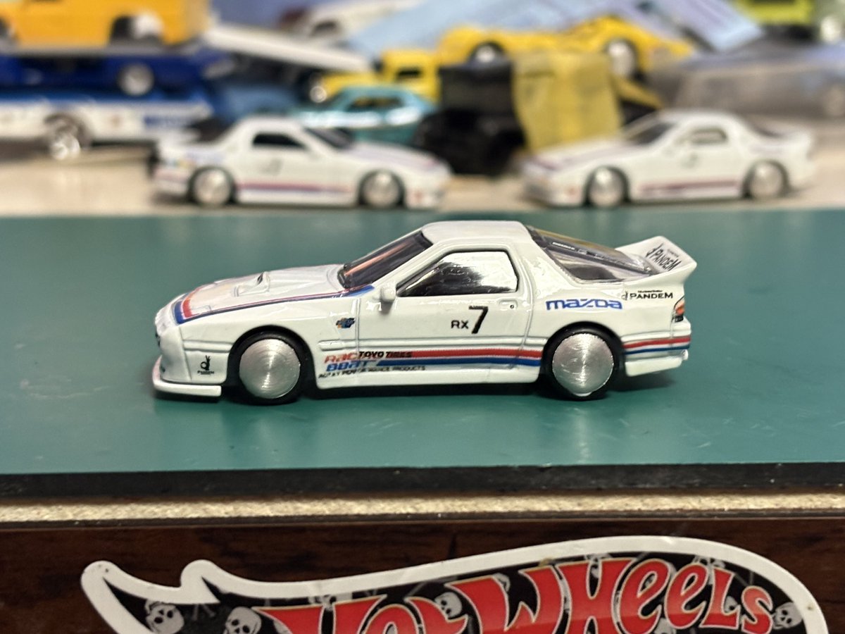 porschegmbh's tweet photo. #ホットウィール #MAZDA #RX7 #RACINGBEAT #PANDEM #FC3S
まだ残ってました🤩バリッと正装して、 さーんだーいめ〜(By 田中卓志)
レーシングビートブラザーズです👍 https://t.co/QmXVG23dSa