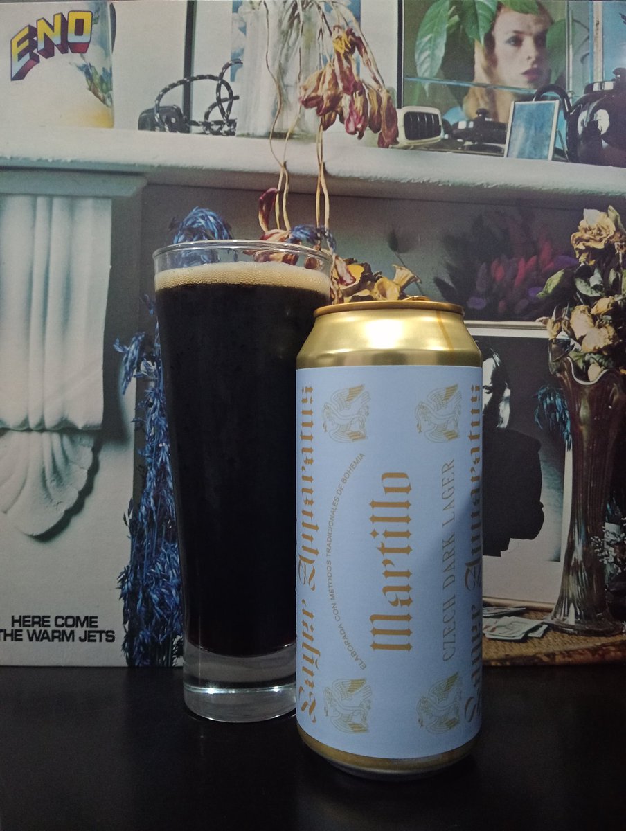 FCervisia's tweet photo. Inicia el sábado de #CebadaYVinyl con Martillo de @CCHercules una Czech Dark Lager dulce y fresca con 4.5%

Here Come The Warm Jets de @brianeno 1974

#Frigus #beer #cerveza #craftbeer #beerme #beertime #beerlover #BrothelHB #drinkbeer #vinylrecords #vinylcollector #weekend https://t.co/Mv9G6eRWM0