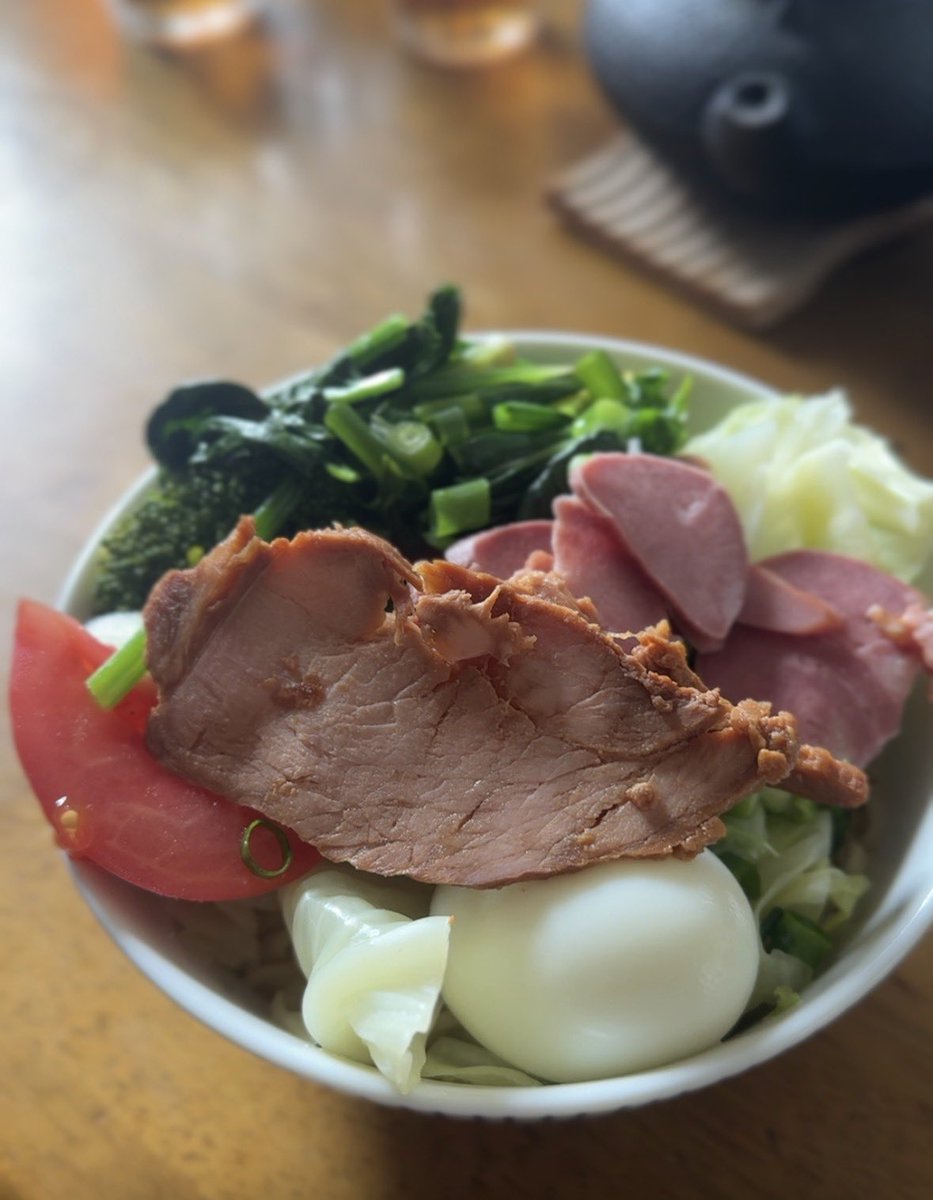 DayAiueo's tweet photo. おはよう日本🇯🇵

わたしごとですが
数日前
濡れた階段で足を滑らせ
腰近くの背中強打しまして🙂‍↕️
立つ 座る かがむ 歩く と
ほぼ全ての行為に
腰の打撲痛が...😭

腰 大事  身に沁みました🙈

みなさま
今日もご安全に
楽し良きお時間を🌿✨👋🏻

https://t.co/OqW597lLbX

今朝の盛り森ラーメン https://t.co/MA4n9mcfvu
