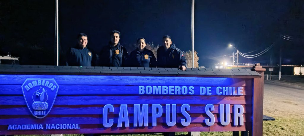 TerceraCBCastro's tweet photo. Nuestros Tercerinos Jorge Espinoza, Geovanni Márquez, Dalia Miranda y Pedro Oyarzún aprobaron el curso de la malla profesional Control de Incendios realizado en el Campus Sur de la @ANB_Chile @ANB_LosLagos https://t.co/DJ36EKtiee