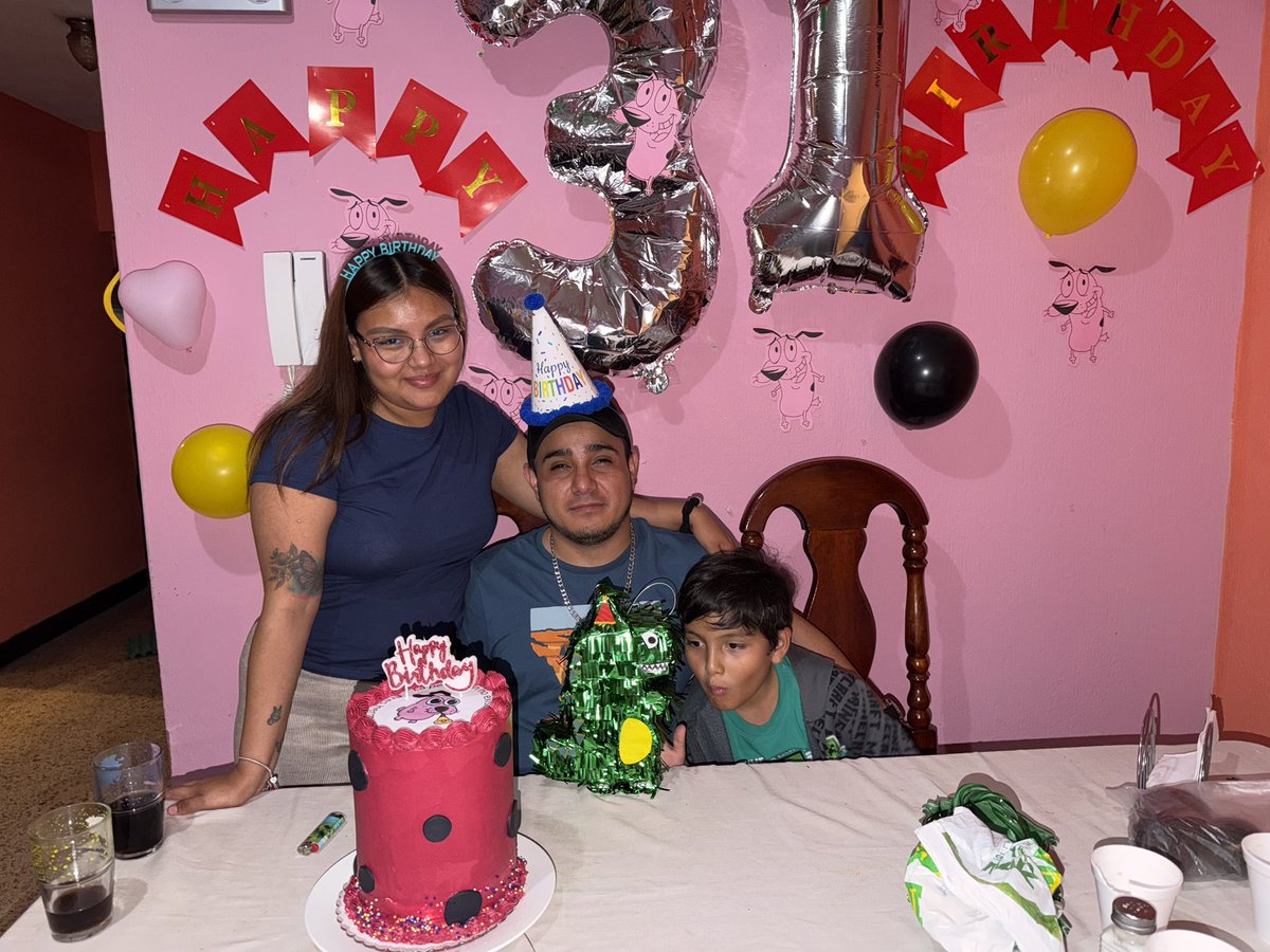 melany_anyeli's tweet photo. 🎂🎂🎂 https://t.co/hEzAXk5HPS