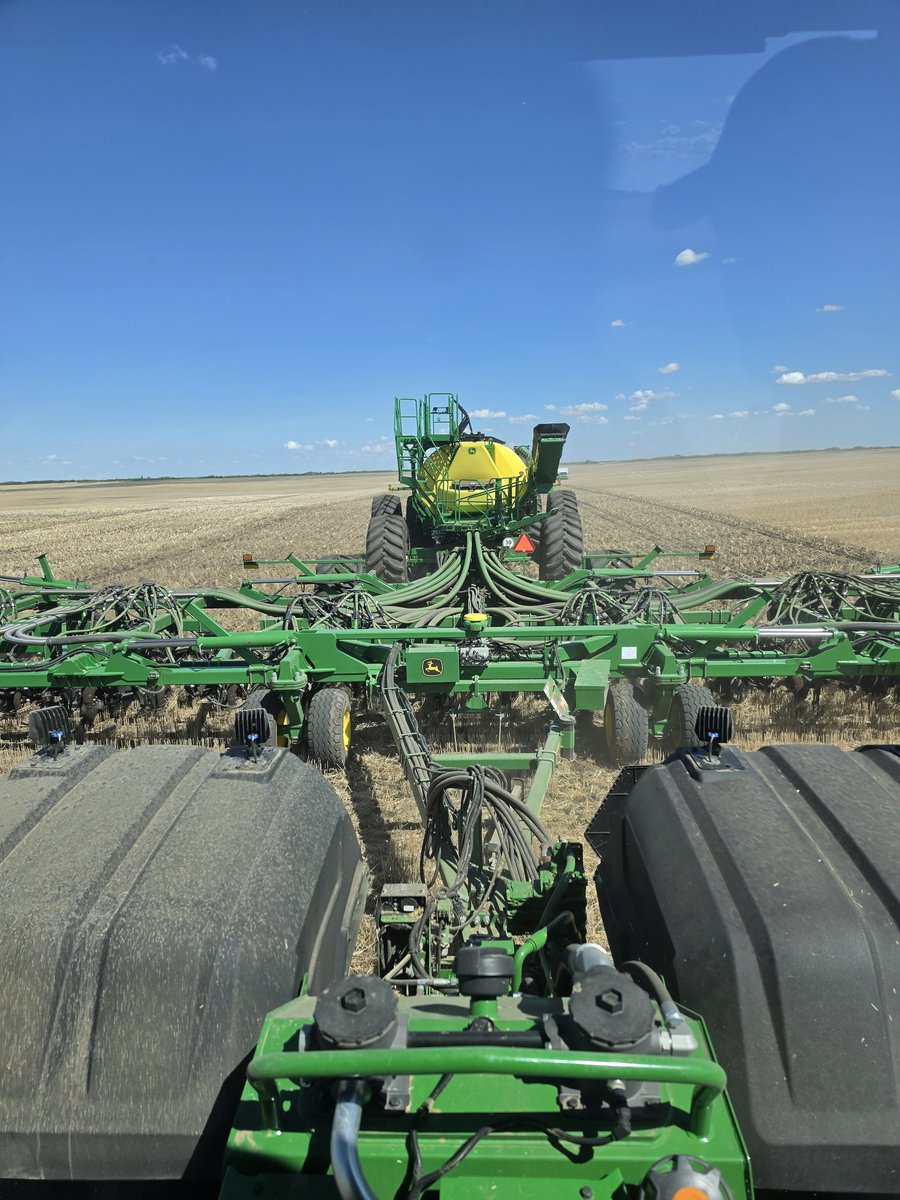 deere runner tweet media