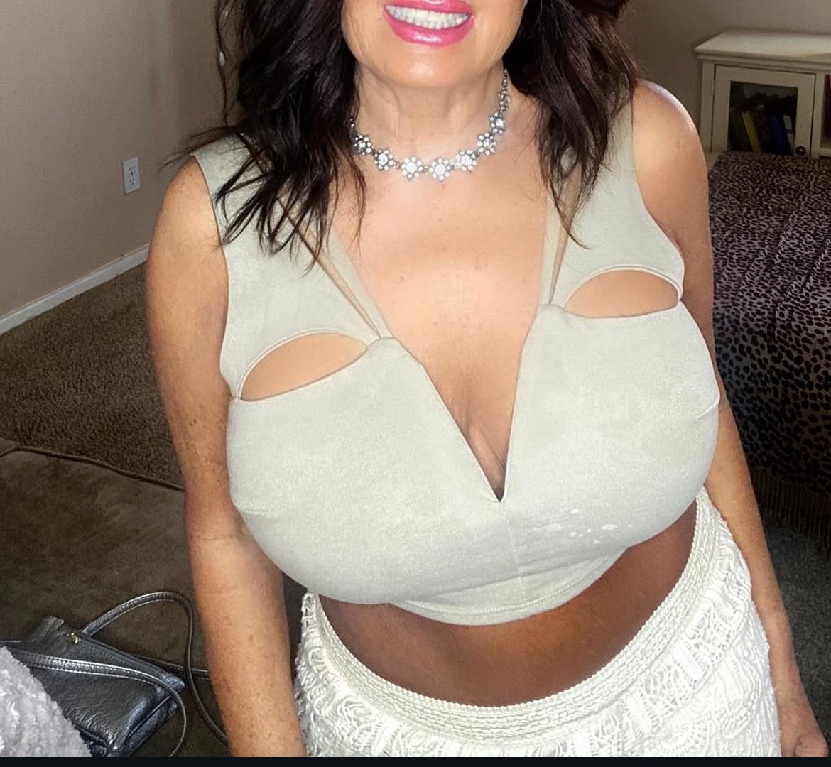 999godd999's tweet photo. I am in love with my own mother.

She’s 66 and I’m in my 30s. I’ve been sexually obsessed with her for years, but this year it became something much stronger.

I can’t get hard for any other woman or porn anymore. I only get extremely hard for her. I edge for hours to her pics https://t.co/qmsx6oYp7N