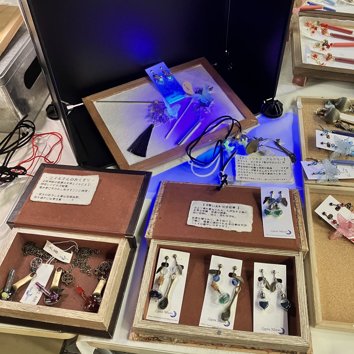 lapismoon_cafe's tweet photo. #デザフェス63 2日め、設営完了です。
今日は少し挨拶回りに行く予定ですが、私不在の間はキャッシュレス対応が不可となるので、よろしくお願いします。
K-249にてお待ちしてます！ https://t.co/ogh8FIeUVO