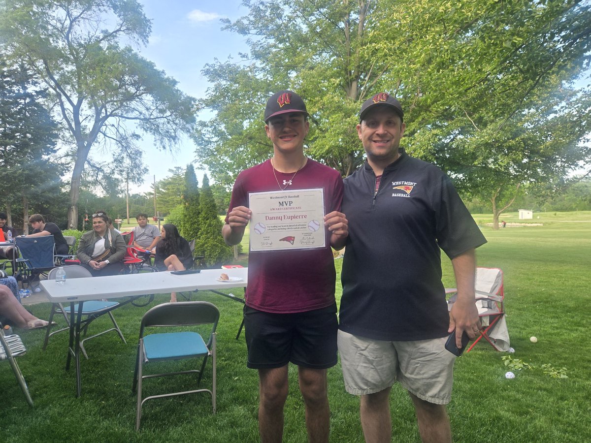 Westmont_BB's tweet photo. Big congrats to our JV team on another successful season! Big thanks for Coach Luke, Coach Marty, and Coach Alex for all their awesome help to making it an awesome season. Congrats to our JV MVP Danny Eupierre!!! https://t.co/rPWBvLdlx5