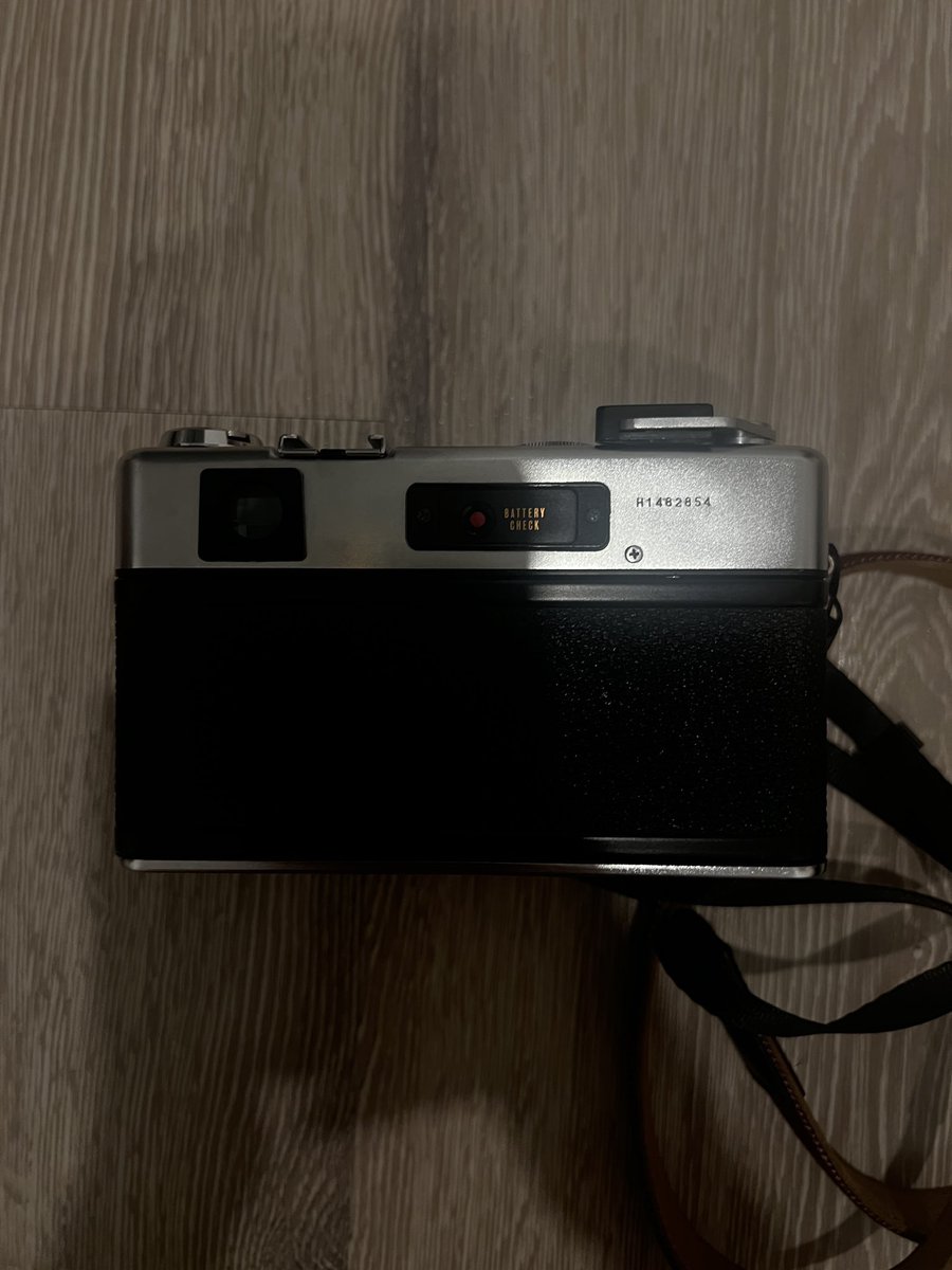 bbimmi_'s tweet photo. ส่งต่อ yashica electro35 gsn
3000 บาท

*ไม่มีแฟลชในตัว
สภาพดีมาก ๆ ค่ะ แทบไม่มีรอย ช่องส่องฟิล์มใส

ส่งต่อเพราะใช้ไม่ถนัดจริงค่ะ ต้องขอไปคอมแพคแทน 

#กล้องฟิล์ม
#กล้องฟิล์มมือสอง #กล้องฟิล์มราคาถูก #กล้องฟิล์ม https://t.co/Cre3vFdG34