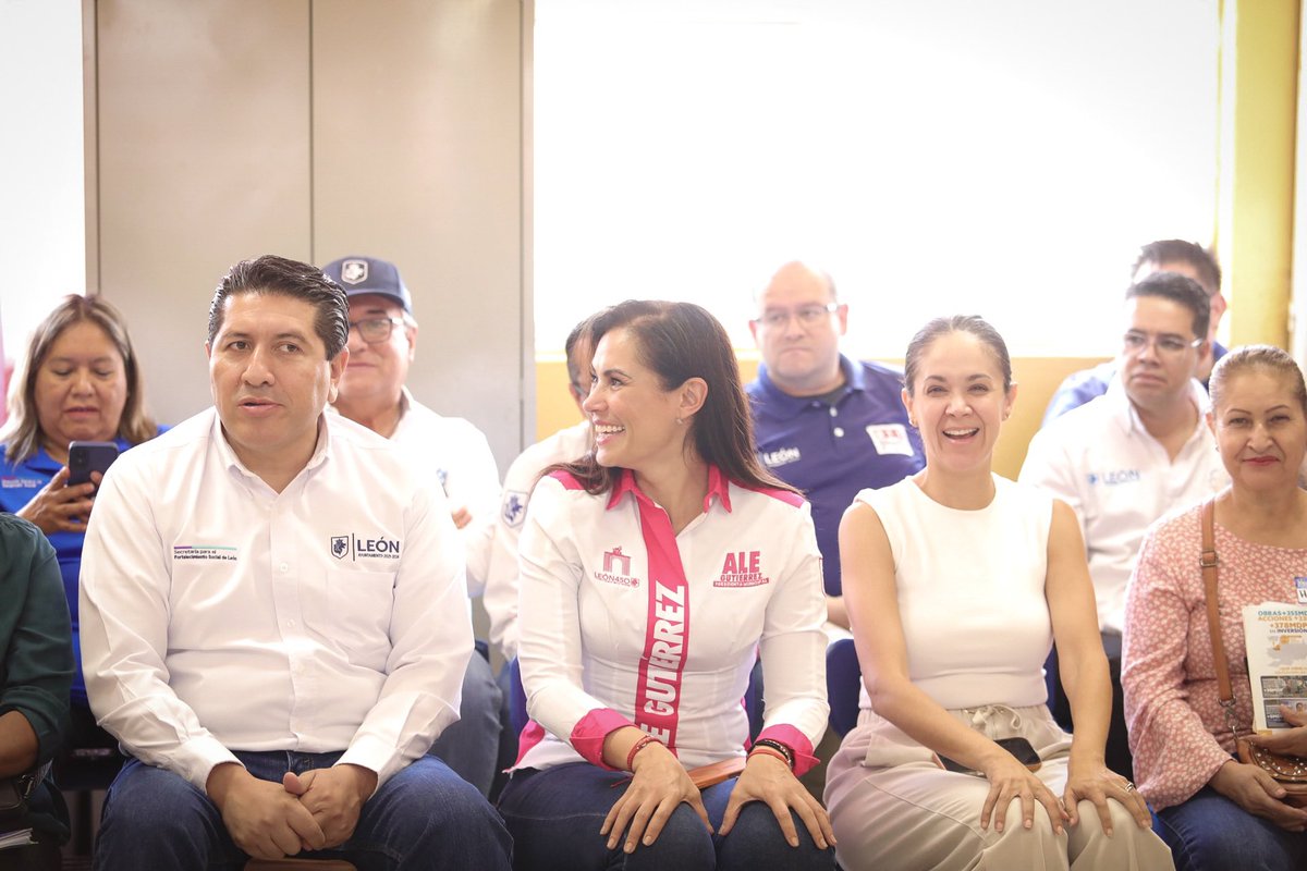 AleGutierrez_mx's tweet photo. ¡Mi momento favorito de la semana es cuando estoy cerca de ustedes! 🦁🧡

Hay mil formas de agradecerles su entrega y trabajo por León, pero la mejor forma es con resultados… 💪🏻✨ A trabajar, muchachos, por las familias de La Joya y La Ermita. 🙌🏻🏡

¡𝗝𝘂𝗻𝘁𝗼𝘀 𝗵𝗶𝗰𝗶𝗺𝗼𝘀 𝗵𝗼𝘆 𝗠𝗶 𝗕𝗮𝗿𝗿𝗶𝗼 𝗛𝗮𝗯𝗹𝗮! 🤝🏻