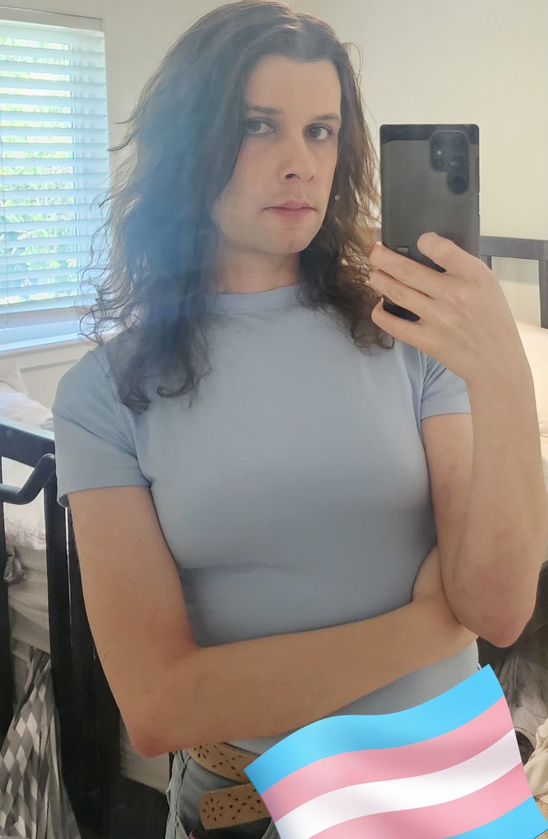 AutiShaye's tweet photo. Its OFFICIALLY been one year on HRT YAYYYYYYY have a pic of me and my messy room 😘 https://t.co/GnfA2DGeJW