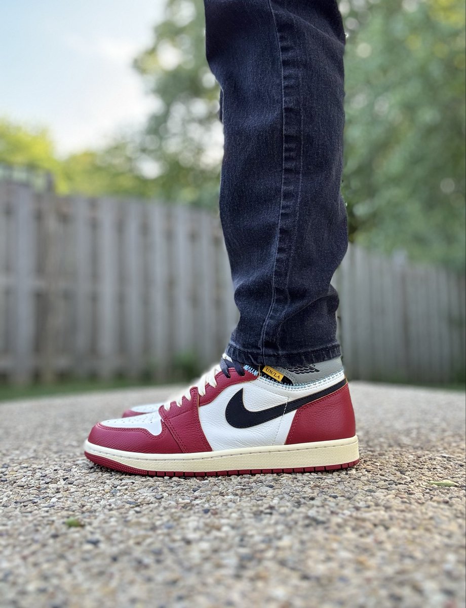 Moonman989's tweet photo. #kotn #yoursneakersaredope 🍸✌🏻❤️🖤 https://t.co/XDDpIa0Sa8