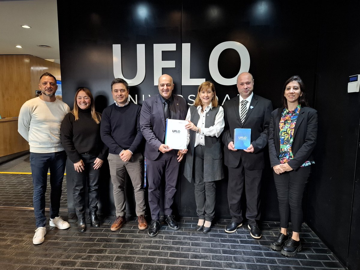 AnaliaLosada's tweet photo. Muchas gracias @Asociación Taekwon-do Universal GM Fabian Pini por el convenio firmado con la @UFLOuniversidad
Gracias Directora de la Tecnicatura Universitaria en Artes Marciales @caromariani1972, Decano de la Facultad de Ciencias Sociales @marcelosalas_soc y Secretaria Académica RegionalBuenosAires @julietaclarago