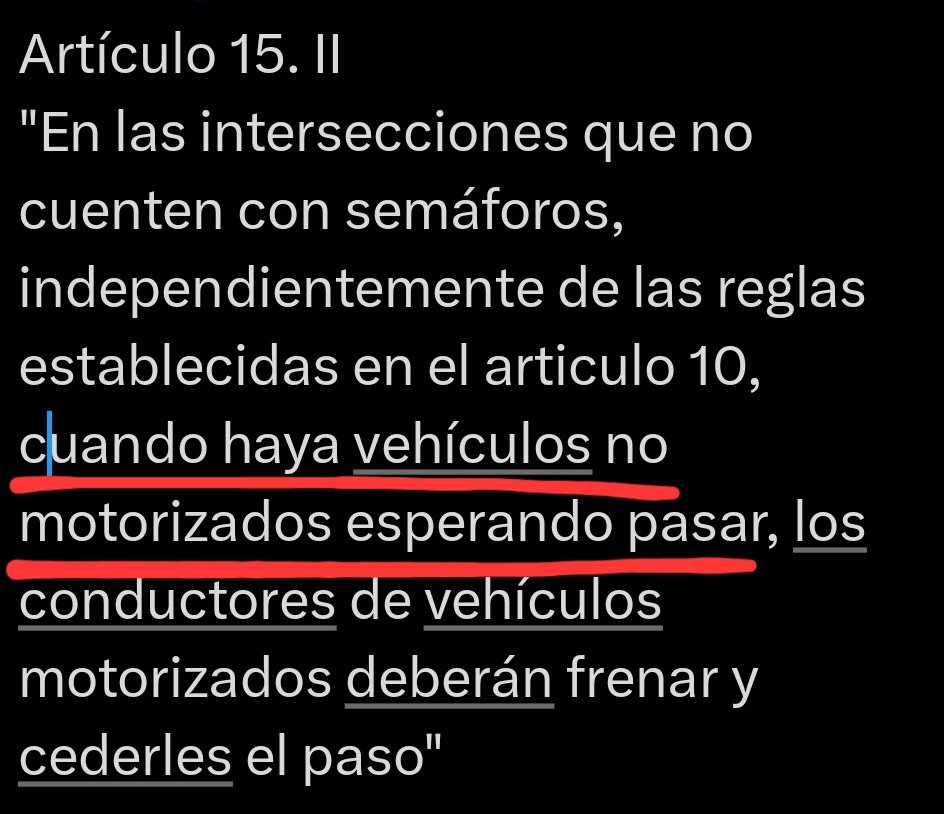KarlVN's tweet photo. @KewtopiaHira Los bicitetos son los que creen que  ellos nunca deben ceder el paso, justo por eso son capaces de estrellarse contra vehículos que se quedaron bloqueando  en la intersección. El reglamento les da prioridad solo si ya están esperando cruzar antes que otros vehículos. https://t.co/ILtrrjL13s