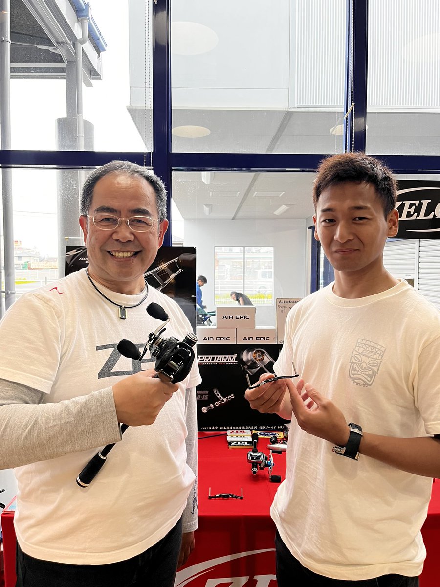 zpi_staff's tweet photo. よりどりみどりではルマン24Hで活躍の鳥羽選手と

釣りに興味津々
レース感覚で作る
ZPI製品にも興味津々
#zpi #zelos #racing https://t.co/R3nhLmkkw1