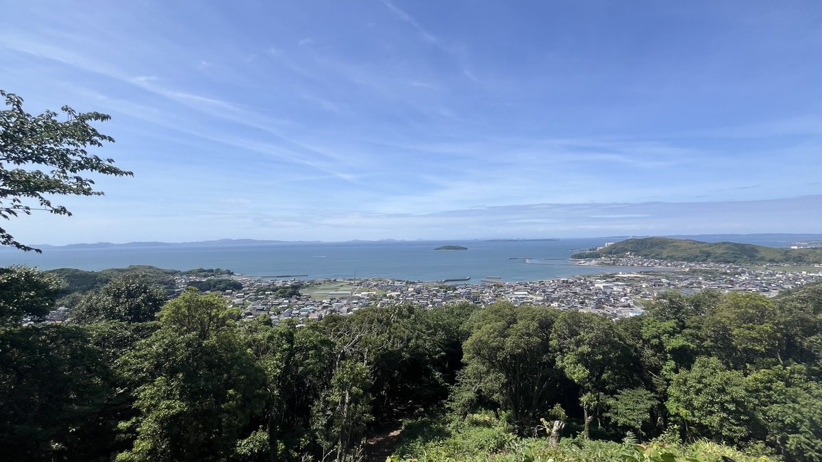 miage2022's tweet photo. 西幡豆町　見影山
8:00〜10:00
東南東風　5m
中央に神島
朝からトビがたくさん飛んでいたが9:00居なくなった
ひなたで暑いので　終

移動　場所探し https://t.co/Ooo5O0uIHk