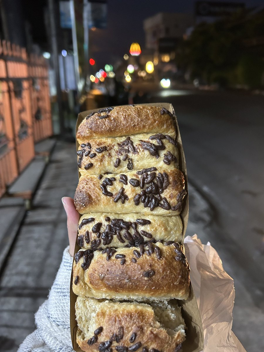 Zoeeyz_'s tweet photo. Roti ini enak banget kalian wajib cobain apalagi dimakan pas masih panas yumm😭🤍 https://t.co/VSWGJiH0JH