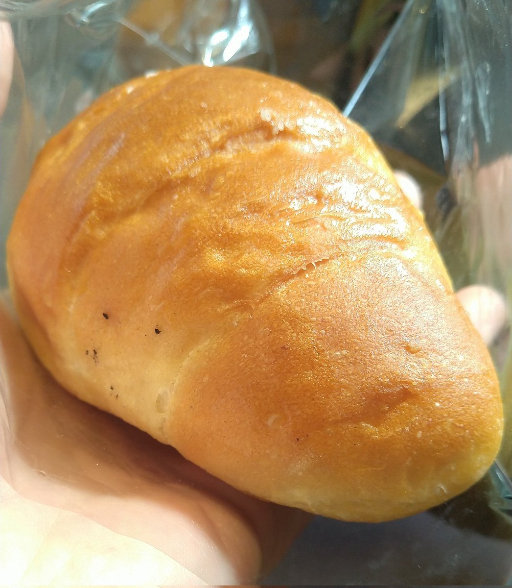 bbbbbbbban1's tweet photo. 神戸  三ノ宮)  コム・シノア

・塩バターロール

もっちジュワ食感.
小麦とバターの香りが噛む度にあふれ出る.
たまにピリッと塩気.
うまい！ https://t.co/wh3AjlIqVH