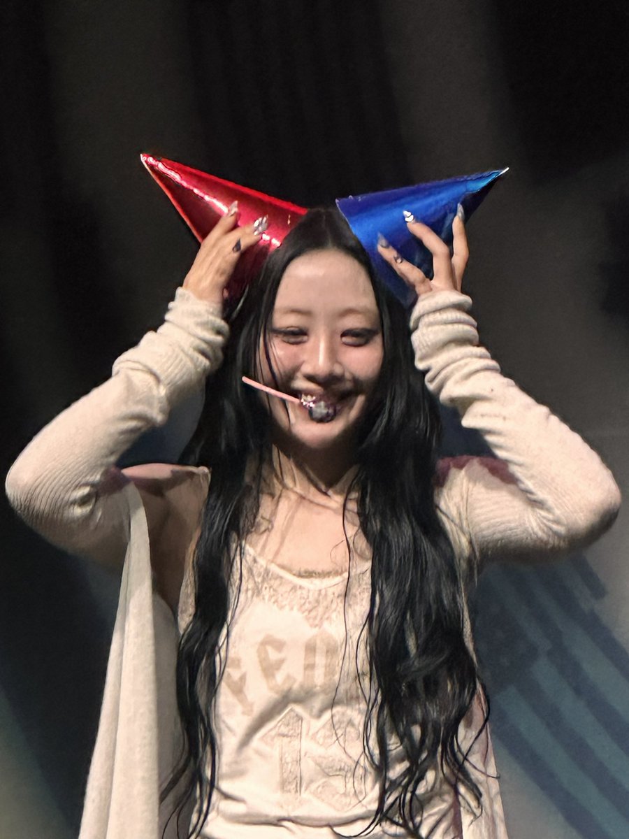 chaewoffz's tweet photo. HAPPY BIRTHDAY YVES https://t.co/4ePY598TlC