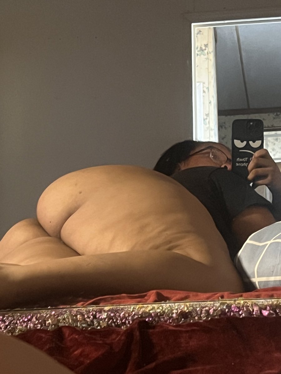 aneelem_'s tweet photo. Want me to put it in the air some more ?🥹 https://t.co/e3SwR7CRrm