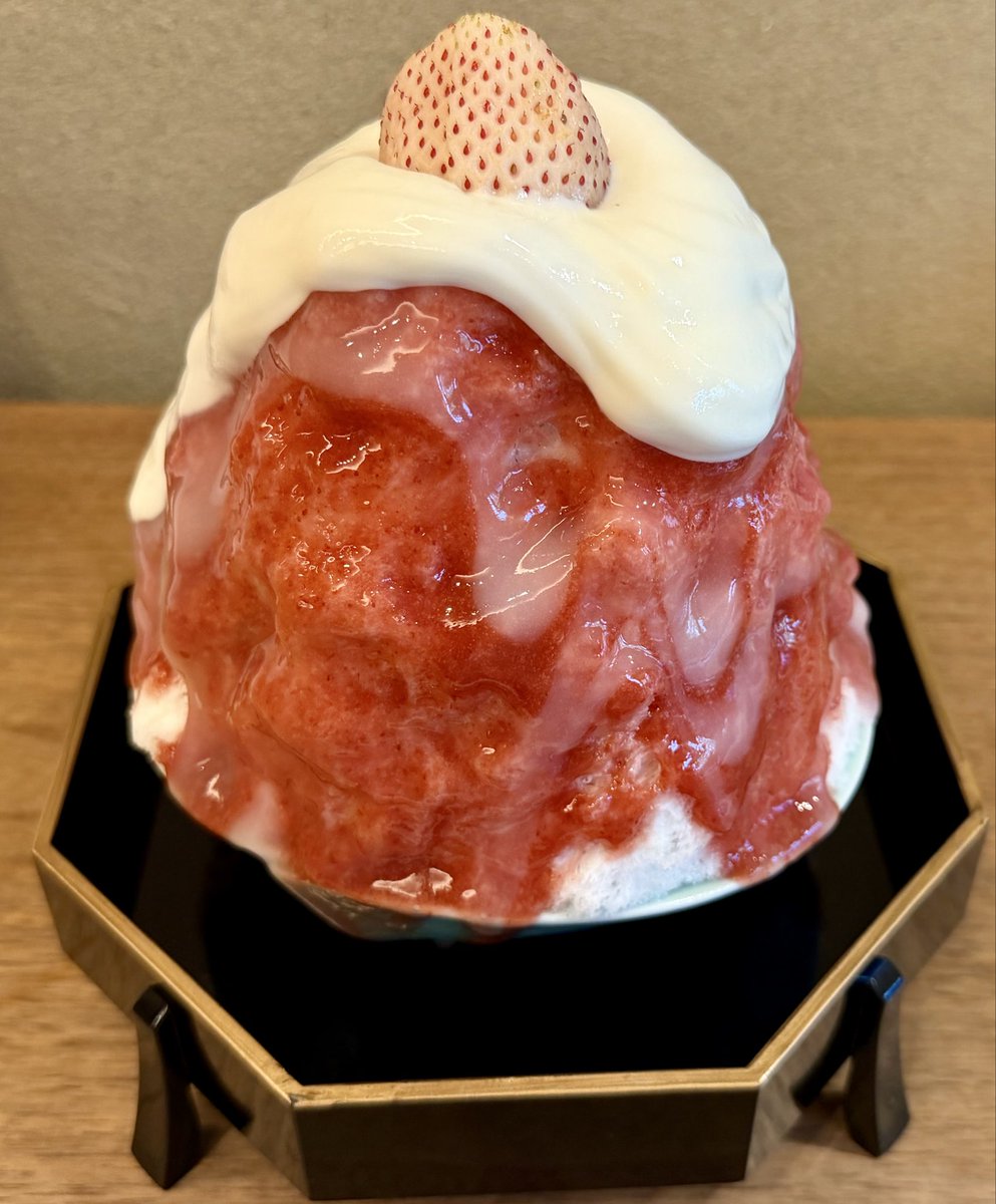 kakigorar's tweet photo. 【かき氷 縁 Yosuga】
@東京-東大前駅から4分

氷大福 赤（+貝の白椀）
氷抹茶ラテ https://t.co/rK9nkz9RFx