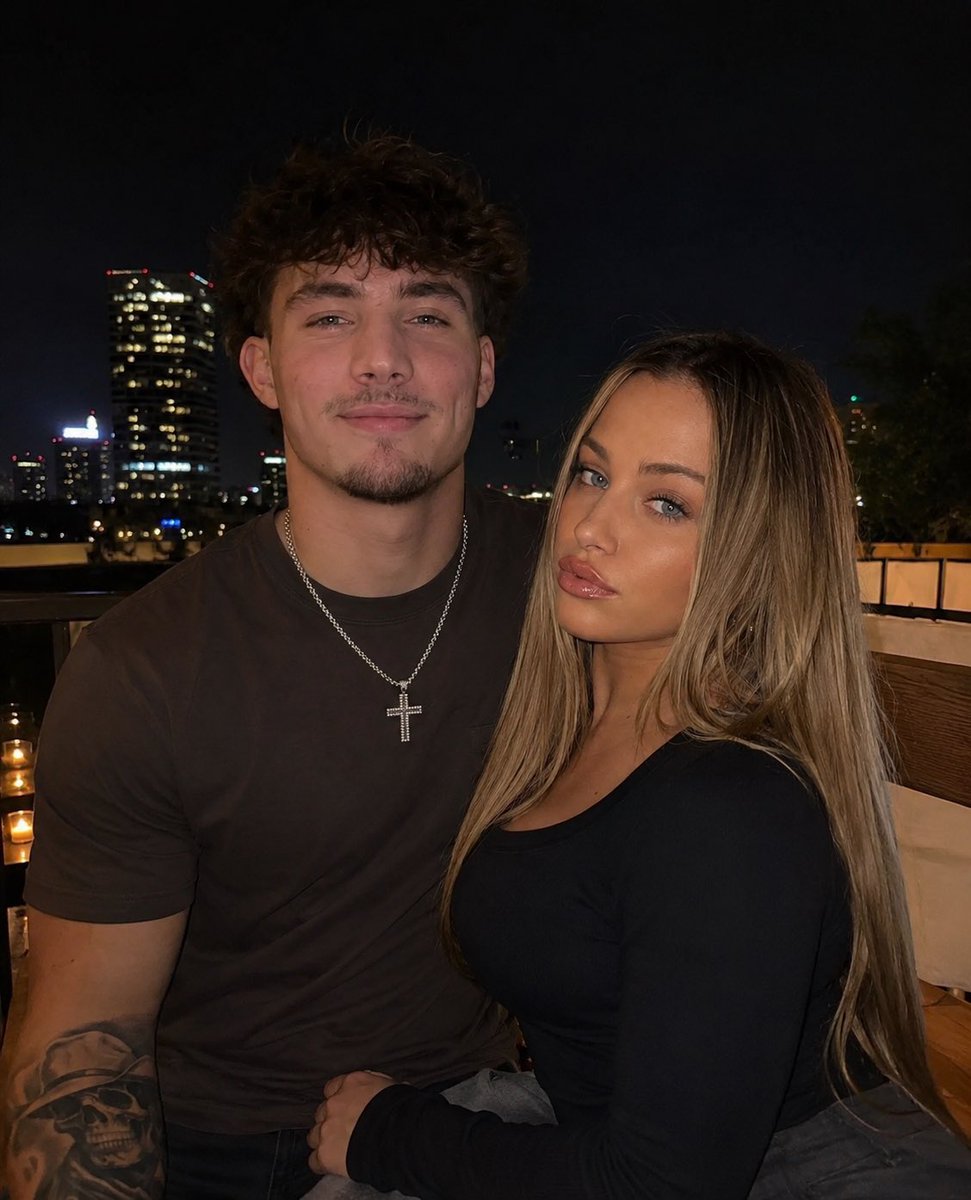 elledannjean's tweet photo. Caught off guard https://t.co/zerLS1O2KK