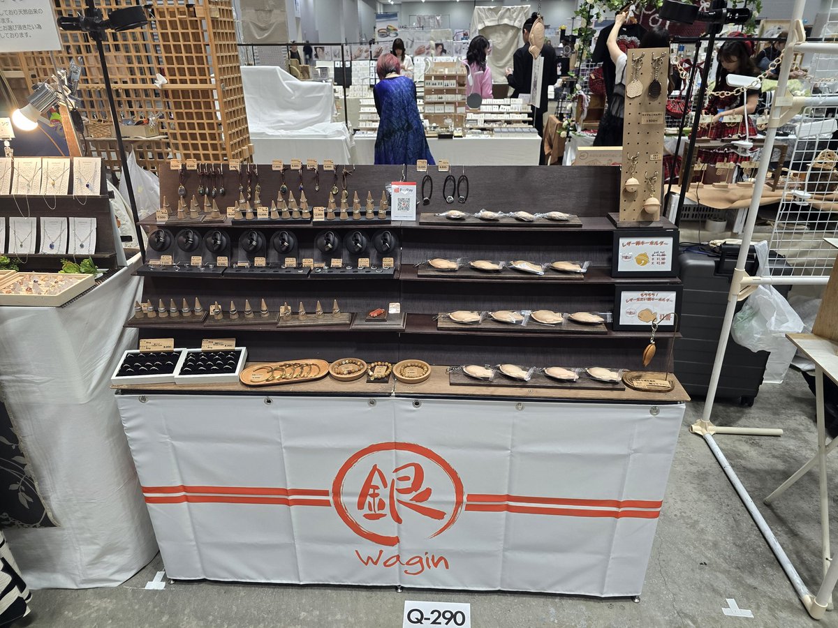wagin_925's tweet photo. デザフェス２日目スタートしました。
本日も南館4階Q-290にてお待ちしております！
写真は新作三種、もう一種は昨日売り切れてしまいました。 https://t.co/v5ZCgIiJWE