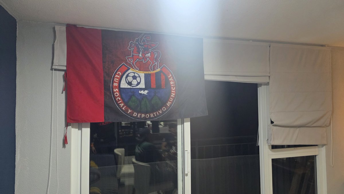 RodrigoQuinez's tweet photo. Listos! Vamos los Rojos 🔴🔵 https://t.co/1nUooNo0Wn
