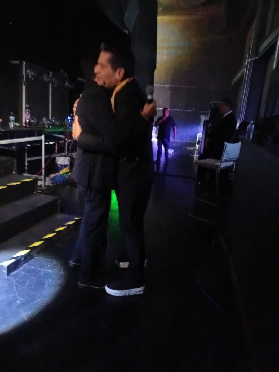 JosafatEspinosa's tweet photo. ¡Qué día tan extraordinario el de hoy! 🙌🏻✨

Gracias querido Ismael @cala mi amigo, mi mentor y el hombre que confió en mí para compartir su escenario. 

Ser tu testimonio vivo frente a esta gran audiencia fue uno de los momentos más significativos de mi vida. 🙏

Gracias @CoralMujaes por impulsar un evento tan poderoso como Código Riqueza…la energía que construyeron juntos se sintió desde el primer minuto hasta el último. 💫

Pero sobre todo, gracias a ti que estuviste ahí hoy. 🙏

Te vi bailar, llorar, cantar hasta gritar un Kamehameha que retumbó en toda la sala. 🐉✨ ¡Eso me lo llevo para siempre!

💰💵👏🏻¡A seguir construyendo, a seguir expandiéndonos y a seguir generando riqueza hoy y siempre!💰✨

#dragonball #cantanteoficial #elnuehoshowmandemexico #RealCapital #liveyourdreams