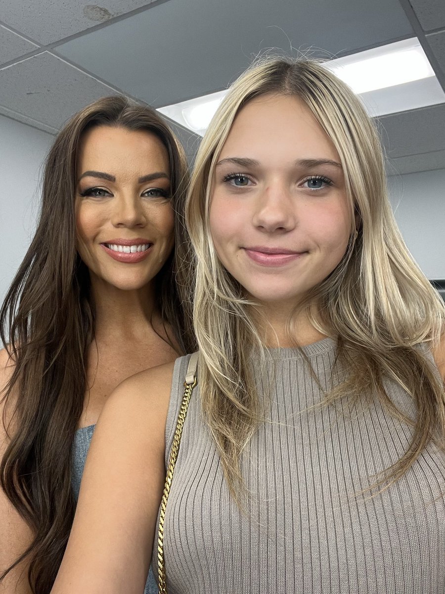 annikadevils tweet media