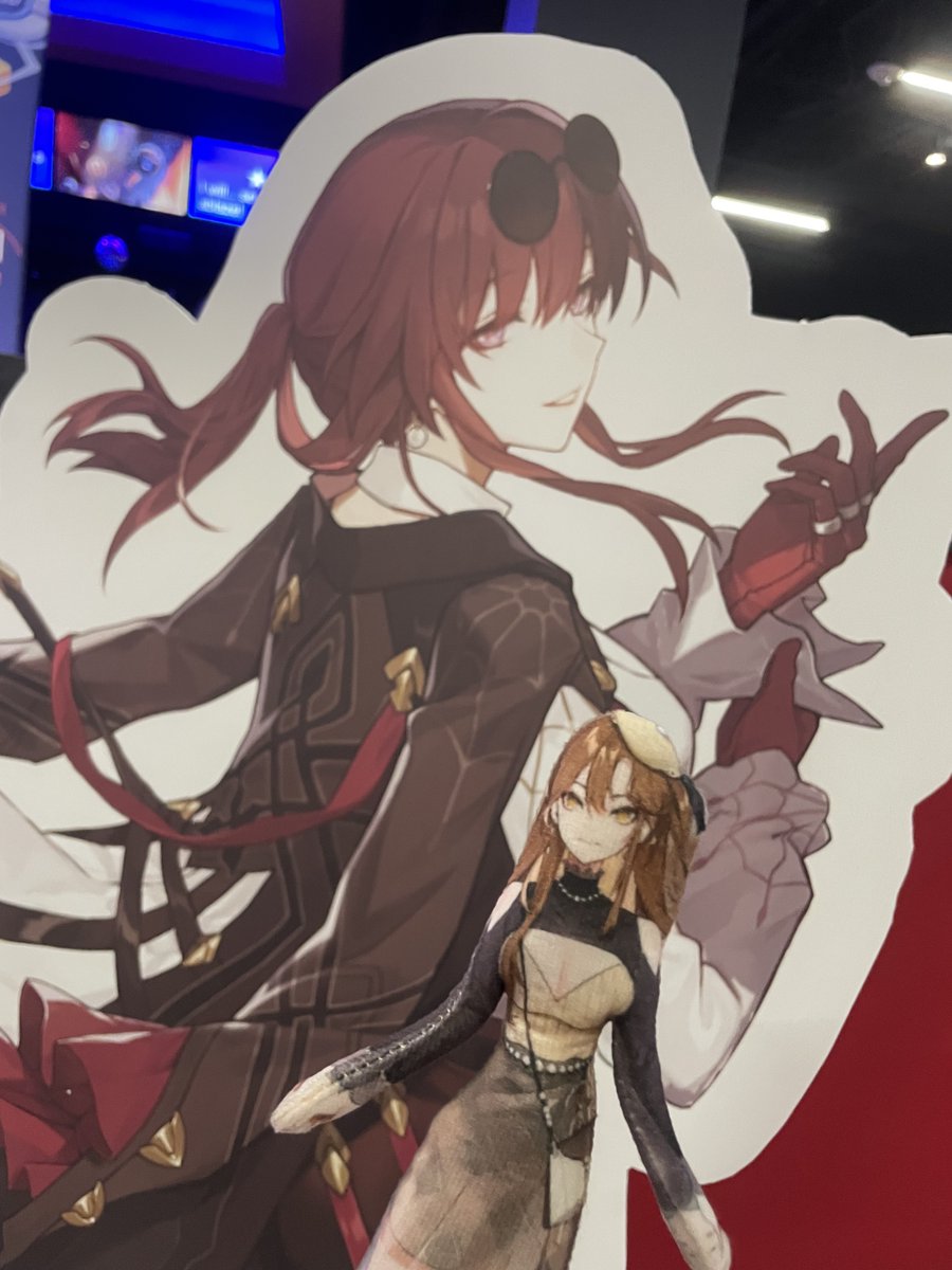 egakuning's tweet photo. went to the Round 1 x HSR collab event to get my free goodies and see some awesome cosplays. unfortunately it was too crowded to play games 💔 https://t.co/QXoQTktxTZ