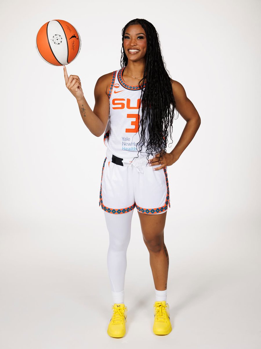 Connecticut Sun's Ashlon Jackson🧡🧡