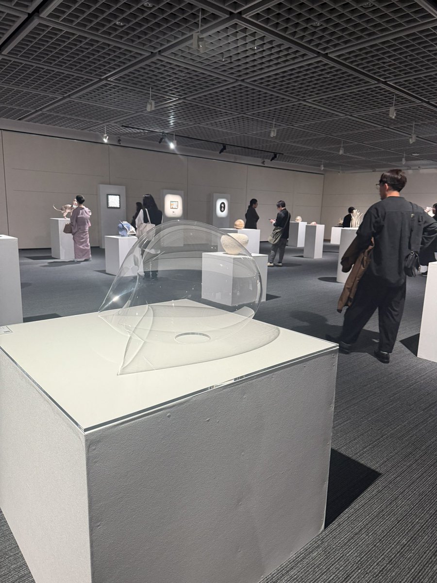 yoca_muta's tweet photo. 本日「工＋藝」最終日です。４日間のみの展示ということで短いのですが、分野素材問わず質の高い工芸が見れるのでお時間ある方は是非どうぞ。本日は2回ギャラリーツアーが⇩どの方のツアーでどんな説明が聞けるのか、かなり異なるはずです。
https://t.co/hOwj6hqhYH https://t.co/BBwxzCvmSV