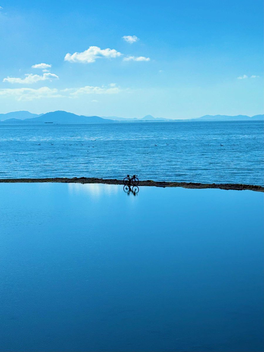 shigatoco's tweet photo. 空と湖がひとつになる場所

Photo by kenyu1015

Location：琵琶湖（滋賀県長浜市下坂浜町）
Date：UnKnown

この投稿は、Instagramでの投稿をXでリポストしています！
滋賀の魅力的な風景は、しがトコInstagramもチェックしてみてね。 https://t.co/yYkZhG5m2o