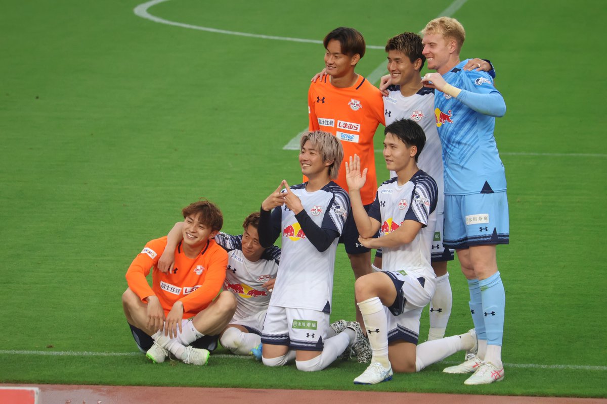 O2cky_'s tweet photo. クリーンシートのDF陣の集合写真のアザーカット
【2026.05.23 FC岐阜vsRB大宮＠ヒマラヤスタジアム岐阜】#ardija https://t.co/kz1K8XbsGt