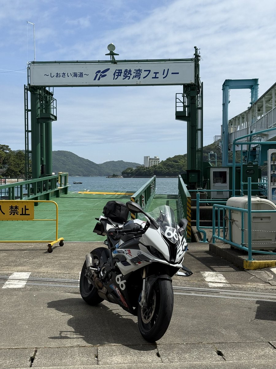 GATTER_66's tweet photo. フェリー乗船⛴️

#bmw
#s1000rr
#バイク https://t.co/YRAAVWnUEa