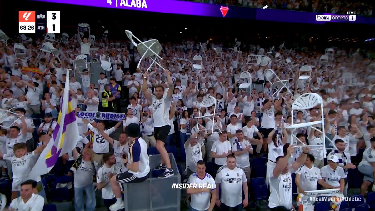 MadridSports_'s tweet photo. 🚨 Así despidió el Bernabéu a David Alaba 

🤣 ¡SILLAS POR DOQUIER! https://t.co/YL1oBqmH9o