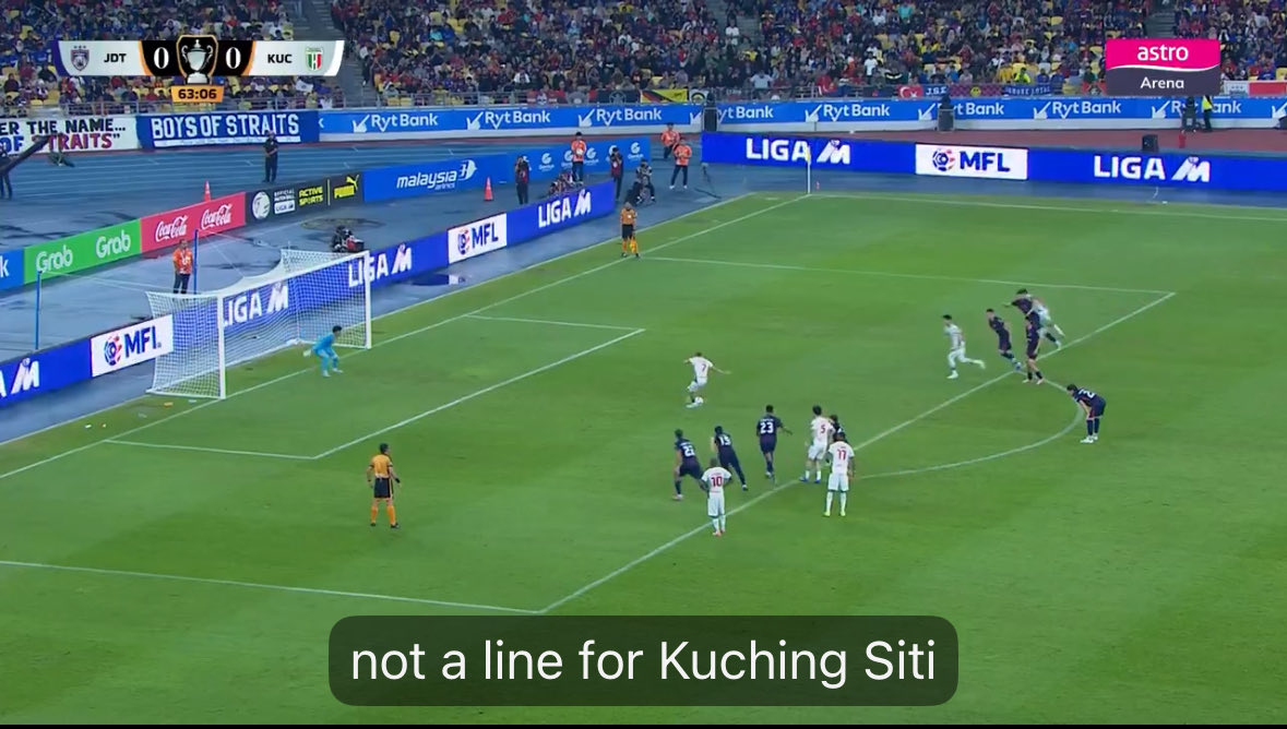 sneakyshaunny's tweet photo. Keeper’s both legs way off his line before the kick was taken but of course VAR doesn’t intervene 😬😬😬 https://t.co/rB0ktPPbR2