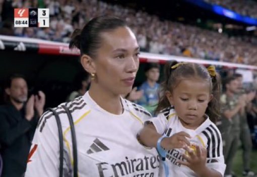 15 UCL | GIN tweet media