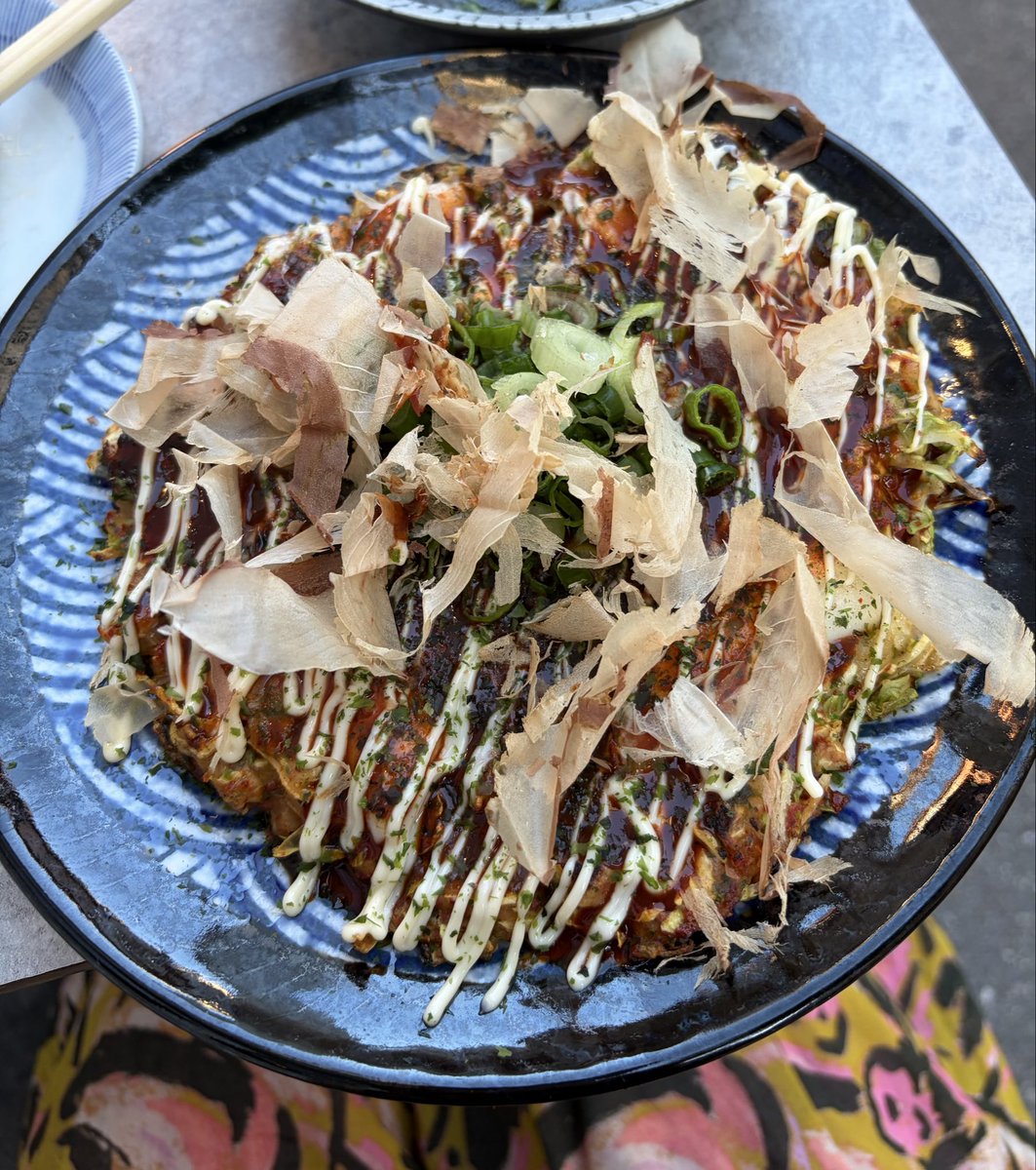 nishimsa's tweet photo. お好み焼きに4700円払う日が来るとは。しかもこれで「価格設定はあえて抑えめ」らしい。なお、サイズ感もお上品😅
Former Osaka soul in crisis 💸💸
#チューリッヒ https://t.co/qkFKDHfYds