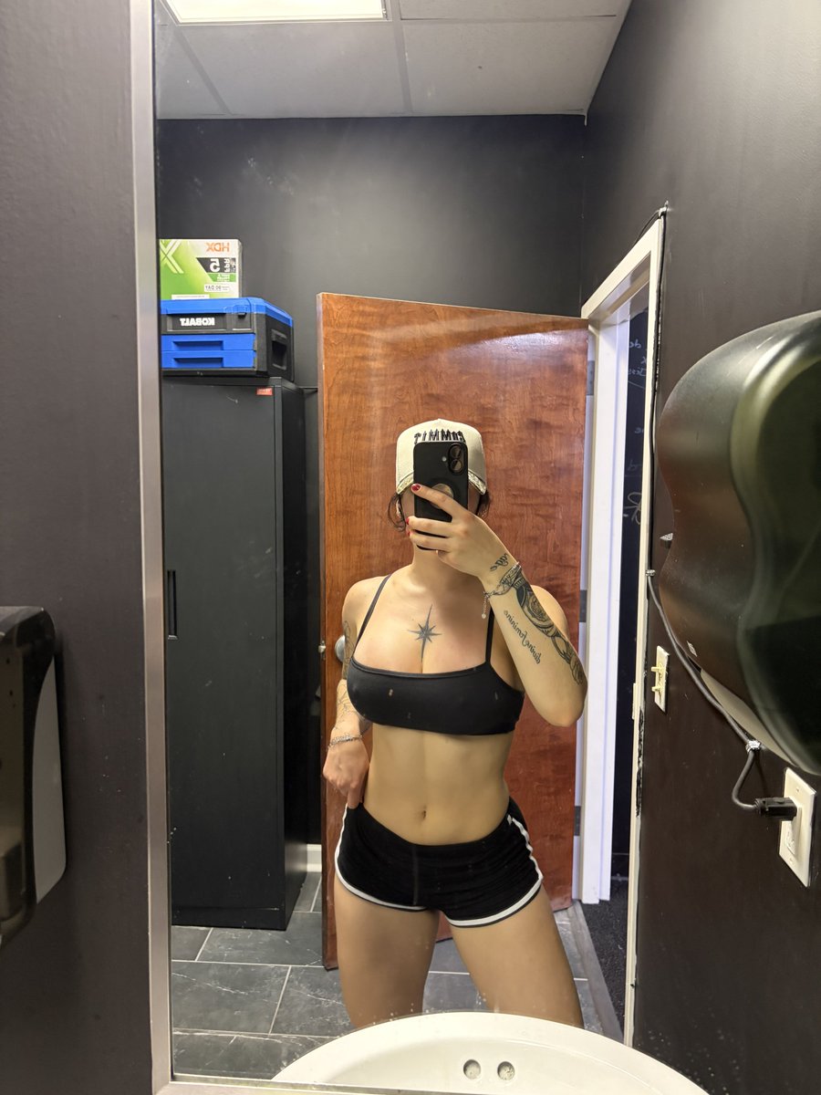 kenzie tweet media
