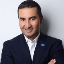 iyilerhareketti's tweet photo. Evet @MDervisogluTR , bayram sonrası @Akburak istifa edecek

@beyaz_ersin ile birlikte Meclis yaz tatilinden sonra Ak Partiye katılım sağlayacaklar.
Ak parti grup başkan vekili ile beraber bir akşam yemeğinde bu karar alınmış. 
Parti değil bakkal yönetemeyecek adamsın Dervişoğlu https://t.co/MZfCqWByCB