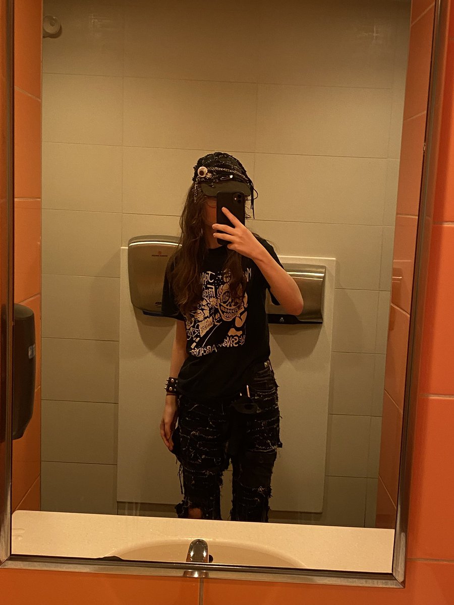 Crusteddd's tweet photo. Got master baited at the thrift today https://t.co/oSWZkbP5eI