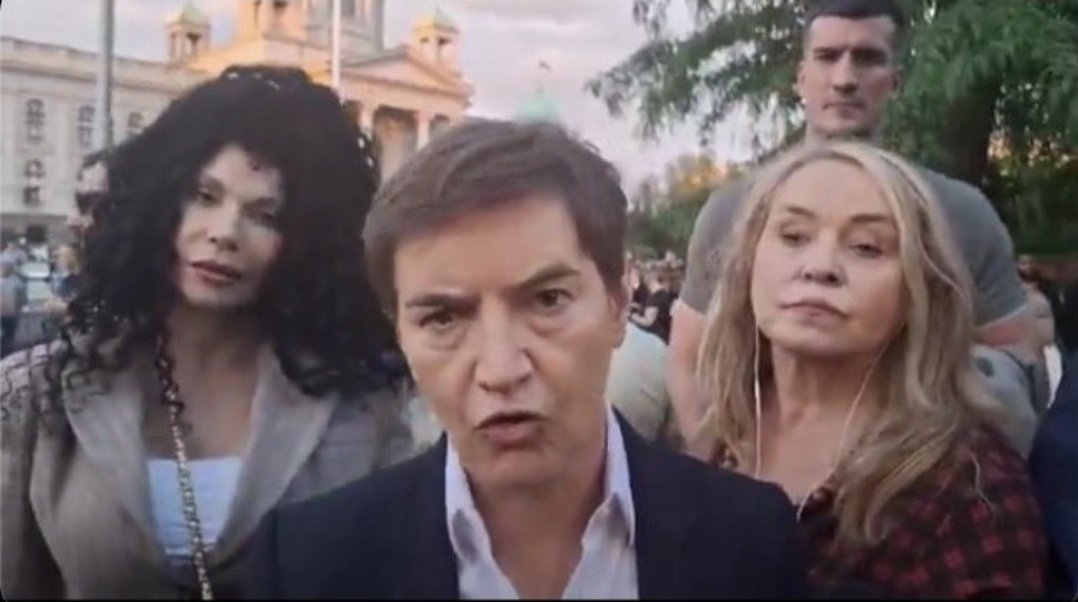 VoBodas's tweet photo. On je mene pogledo ja sam jbg znaš reagovo na to što je on mene pogledo ne volim kad me neko tako pogleda jbg razumeš https://t.co/UY54B1fo1B