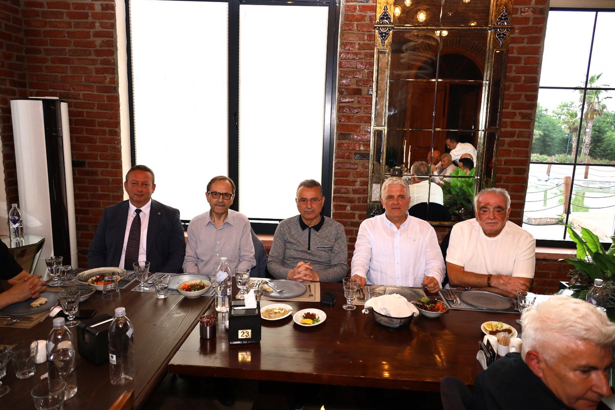 SefaSerdal's tweet photo. Samsun Büyükşehir Belediyesi ve Bafra Belediyesi önceki dönem başkanlarımızdan değerli büyüğüm Sayın Zihni Şahin ile birlikte, şehrimizin iş, siyaset ve STK dünyasının kıymetli isimlerini Bafra’mızda ağırlamaktan büyük mutluluk duyduk. Birlik ve beraberliğimiz daim olsun. https://t.co/EbcmCgVH5k
