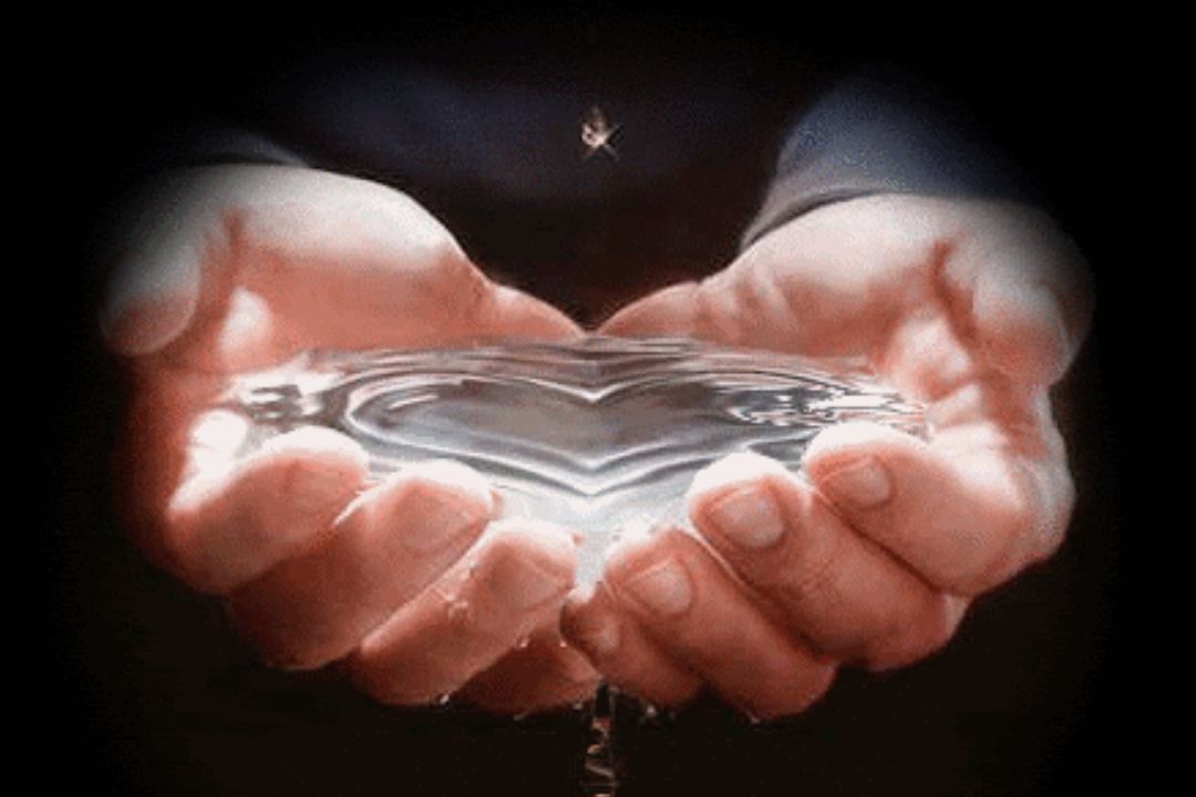 OlimIod's tweet photo. Gesù non insegna soltanto: invita ad avere sete di Lui come dell’acqua, bisogno vitale dell’anima. Lo Spirito Santo si dona secondo la vocazione di ciascuno, ma non basta chiederlo: bisogna desiderarlo davvero, perché il desiderio guida il cuore verso Dio. https://t.co/mw01ACczar