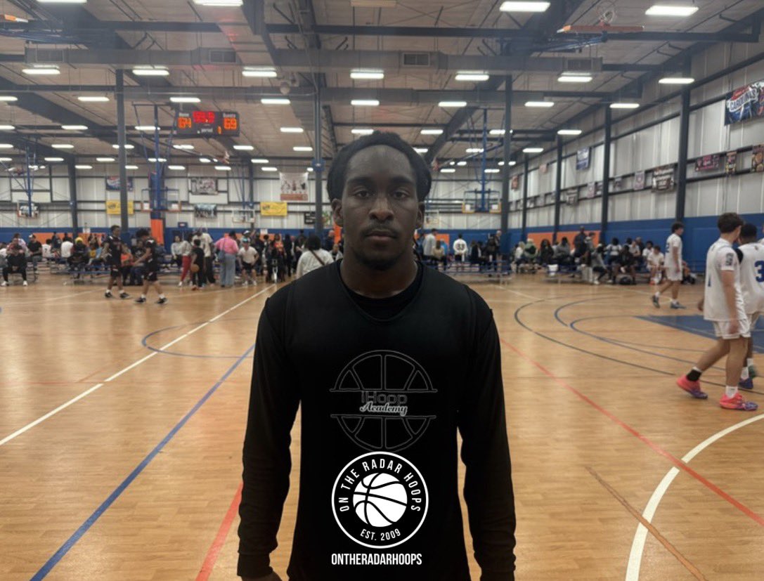 TriHoopsNet's tweet photo. 5’11 2026 Ian Tomlinson (iHoop Academy HS) is a smooth shot creator who plays with a chip on his shoulder. Floats with the ball, gets to his spots with confidence, and does not back down from any possession. https://t.co/uew0uShWe7