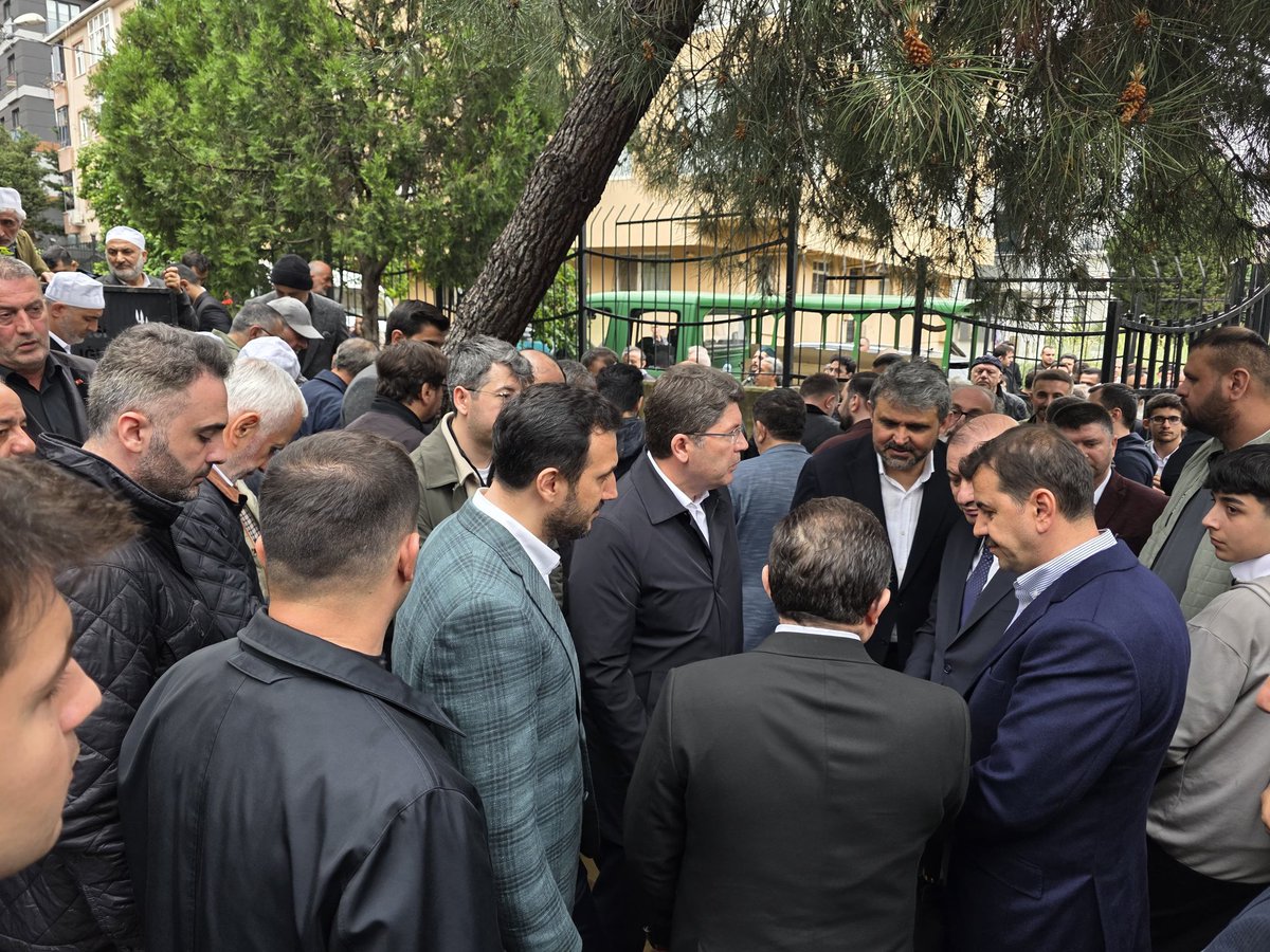 yilmaztunc's tweet photo. Muhterem kayınpederim, kıymetli büyüğümüz Kemalettin Şahin’i Pendik İsmail Hakkı Erzurumî Camii’nden dualarla Hakk’a uğurladık.

Bu acı günümüzde cenazemize iştirak ederek bizleri yalnız bırakmayan, taziyelerini ileterek acımızı paylaşan, dualarıyla yanımızda olan dostlarımıza teşekkür ediyoruz. 

Merhum büyüğümüze Cenab-ı Allah’tan rahmet diliyor, mekânının cennet olmasını niyaz ediyorum.

Rabbim rahmetiyle muamele eylesin, makamını âli eylesin.