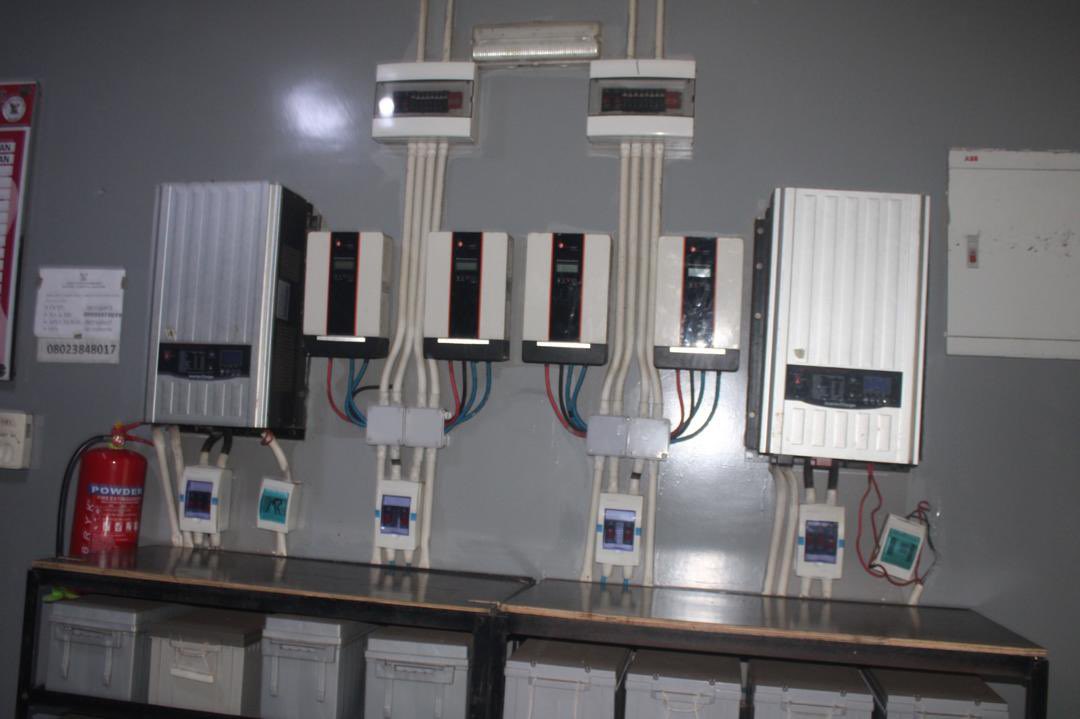 followlasg's tweet photo. SANWO-OLU’S FACILITY MANAGEMENT INITIATIVE BOOSTS HEALTHCARE, ECONOMY - EXPERT 

As part of the ongoing Facility Management (FM) Assessment Tour across public health institutions in Lagos State, the Managing Director of Pillars and Frames Ltd., Mr. Segun Adebayo, has commended the administration of Governor Babajide Sanwo-Olu for sustaining a private sector-driven facility management model that continues to improve service delivery and infrastructure maintenance in government-owned medical facilities.

Speaking during the assessment exercise conducted by the Lagos State Infrastructure Asset Management Agency (LASIAMA), Adebayo described the Governor’s decision to outsource facility management services to competent private firms as “germane and impactful,” noting that the initiative has created measurable value for healthcare institutions and residents across the State.

According to him, Pillars and Frames Ltd. currently provides integrated facility management services within healthcare facilities in Badagry, covering janitorial operations, waste management, environmental sanitation, equipment maintenance, security services, and power supply management. 

He explained that the company operates a multi-layered power support system comprising generator sets, solar energy solutions, and electricity supply from Eko Electricity Distribution Company to ensure stable energy availability within the medical facilities.

Adebayo, who is also the immediate past President of the International Facility Management Association, IFMA Nigeria, stressed that uninterrupted power remains critical to efficient healthcare delivery, especially in hospitals where medical operations require a constant electricity supply. 

While acknowledging the progress already made under the current administration, he emphasised the need for sustained investment toward achieving round-the-clock power availability in healthcare institutions. He added that the combination of alternative energy systems and public electricity supply has significantly enhanced operational stability in the facilities under their management.

On environmental sanitation and medical waste management, the facility management expert disclosed that the company adheres strictly to professional waste segregation procedures, particularly for hazardous medical waste. “We ensure that medical waste is properly segregated using designated yellow bags, while our staff members undergo regular training to maintain high environmental and safety standards,” he stated. 

Adebayo further revealed that the company currently maintains a workforce of 55 personnel, including security operatives, cleaners, mechanical engineers, and technical officers responsible for handling critical clinic equipment.

The Managing Director also praised the maintenance culture being institutionalised by the Lagos State Government through LASIAMA, describing it as a strategic initiative that is simultaneously preserving public infrastructure and stimulating economic opportunities for skilled service providers.

According to him, the initiative has not only strengthened healthcare support services in Badagry but also created employment and economic empowerment opportunities across Maternal and Child Care (MCCs) throughout Lagos State.

Adebayo, therefore, urged the State Government and the General Manager of Lagos State Infrastructure Asset Management Agency to sustain and expand the facility management framework to other public institutions in Lagos, noting that the policy has proven effective in improving operational efficiency, infrastructure sustainability, and quality service delivery to residents. 

@jidesanwoolu @drobafemihamzat @infoLASIAMA @gbenga_omo @gboyegaakosile @LanreBajulaiye @BarrBimbola @Mr_JAGs @Riddwane
#AGreaterLagosRising 
#LASG
