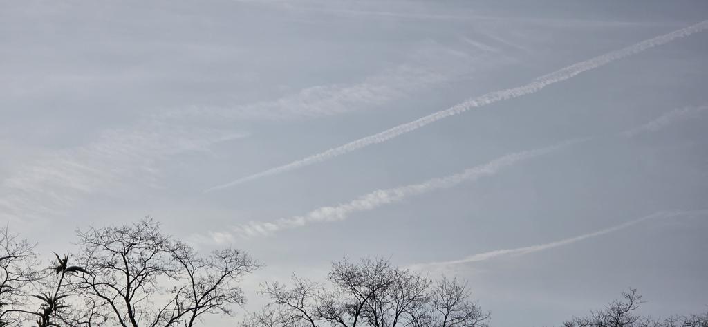 CatFin45's tweet photo. @epaleezeldin @GovCox Hey @leemzeldin, constant chemical clouds over our heads daily. Must be your hands are tied just like eveyone in this damn administration. Either they resign, get fired, or lie because they can't do their job. What happened to your transparency??? https://t.co/Zx4mAxu8c5
